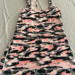 Womens LULULEMON Racerback Workout Tank Top Size 6 Camo Pink/Black/Gray
